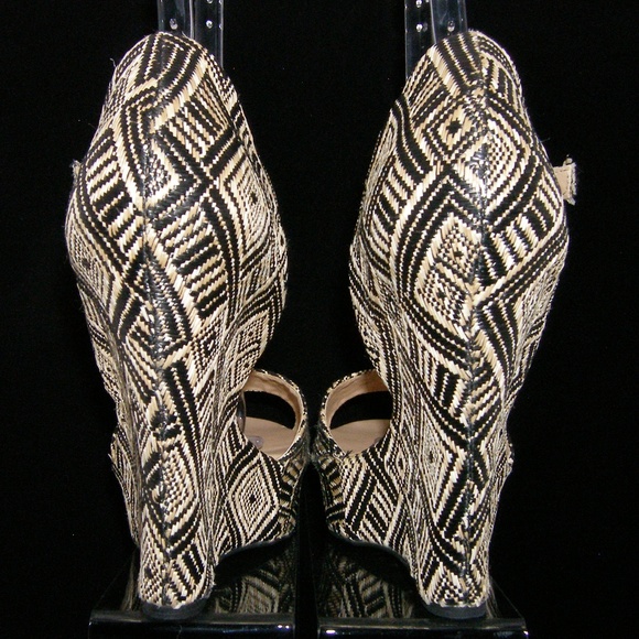 Madden Girl 'Attitude' tribal platform wedges 9 - Picture 4 of 8